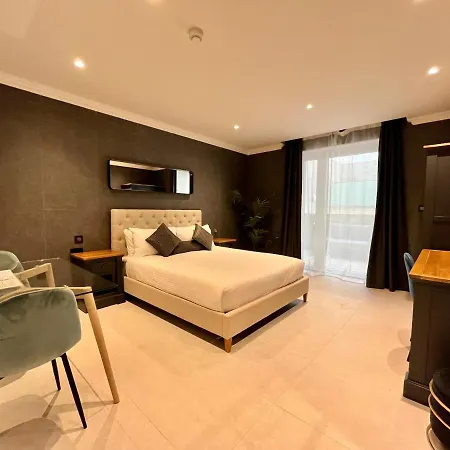 Lejlighedshotel Sliema Studios 4*
