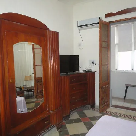 Lägenhetshotell Sliema Studios 4*